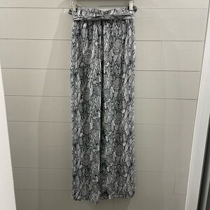 HYFVE | NWT Snakeskin Reptile Print Lightweight Pants Size Medium